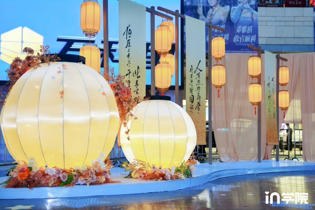 in学院东方月色户外实景秀全景舞台